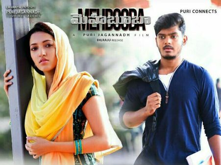 ప్రీమియర్ షో రెస్పాన్స్: మెహబూబా.. వార్, ఎమోషనల్ సీన్స్ హైలైట్!