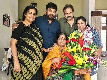 మెగా ఫ్యామిలీలో మదర్స్ డే సెలబ్రేషన్స్, పవన్ మిస్సయ్యాడు (ఫోటోస్)