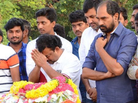 ఫోటోలు: వాల్మీకి వచ్చే వరకు బాలయ్యకు తిప్పలు తప్పలేదుగా!