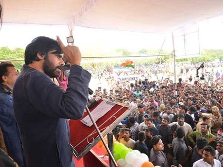 యువతను ఉద్దేశించి అదిరిపోయే స్పీచ్ ఇచ్చిన పవన్ కళ్యాణ్