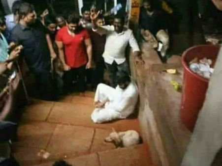 కుక్క, చెత్త‌కుప్ప పక్కనే కూర్చున్న పవన్ కళ్యాణ్.... (వైరల్ ఫోటోస్)
