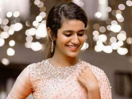 వీడియో: మళ్ళీ చంపేసిందిగా ఈ మలయాళీ పిల్ల.. కురాళ్లు ఫిదా, ఏంటా ఎనర్జీ!