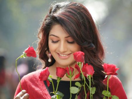 హాట్ టాపిక్: కుమారస్వామి వైఫ్ గురించి నిజాలు.. నందమూరి హీరో సినిమాలో, ప్రేమలోకి దించి!