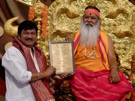 న‌ట‌కిరీటి రాజేంద్ర‌ప్ర‌సాద్‌కు క‌ళానిధి అవార్డు