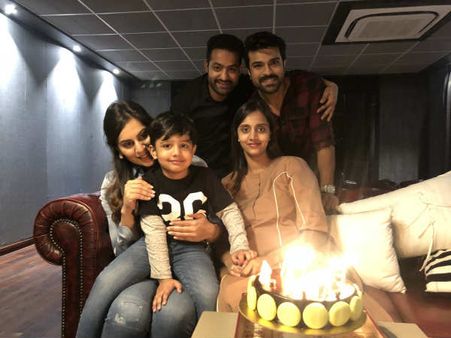 అప్పుడే 'ఫాలో ఫాలో యూ' అంటున్న ఎన్టీఆర్ కొడుకు.. తారక్ మ్యారేజ్ డే సెలెబ్రేషన్స్‌లో రాంచరణ్!