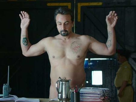 మూడోసారి నగ్నంగా రణ్‌బీర్.. సంజూ పాత్రపై విపరీతమైన చర్చ!