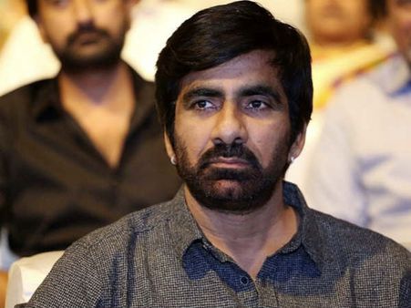 రవితేజ కోసం క్యూలో ఉన్న క్రేజీ చిత్రాలు.. డ్యూయెల్ రోల్ లో మరో సినిమా!