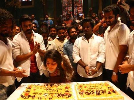 ఫోటోలు: సినిమా సెట్‌లో ఘనంగా సాయి పల్లవి బర్త్ డే సెలెబ్రేషన్స్!