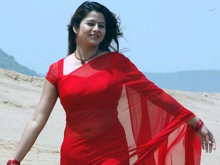 భర్త తమ్ముడితో రొమాన్స్.. చూడకూడదనుకున్నా, వివాదాస్పద చిత్రం గురించి హీరోయిన్ సంగీత!