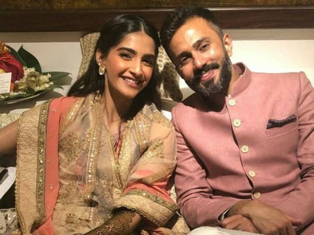 సోనమ్ కపూర్ మెహందీ: అతిధులుగా వచ్చేది వీళ్ళే.. డాన్స్‌తో అదరగొట్టబోతున్న జాన్వీ!