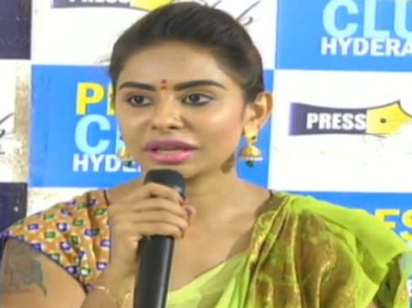 సెటిల్మెంట్లకు లొంగను, ఇక చెప్పు దెబ్బలే: ఆ ఐదుగురికి శ్రీరెడ్డి వార్నింగ్