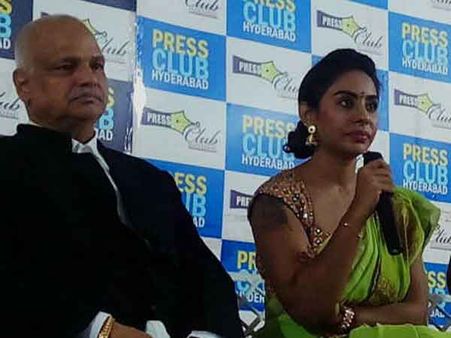 పవన్ కళ్యాణ్ సేఫ్, బలయ్యేది మీరే.... ‘మా’ కూపీ లాగుతున్న లాయర్లు!