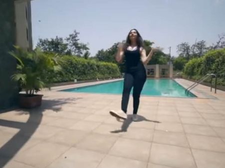 వైరల్ వీడియో: మతిపోగుడుతున్న తమన్నా సెక్సీ స్టెప్పులు.. అప్పుడు స్వింగ్ జరా, ఇప్పుడు ఇలా!