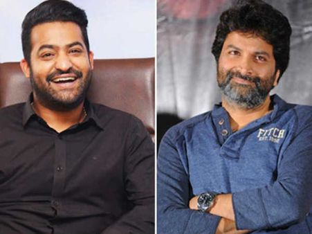 ఎన్టీఆర్, త్రివిక్రమ్ సినిమా.. ఆసక్తి రేపుతున్న టైటిల్స్, వర్షంలో బయటపడుతుంది!