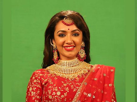 బిగ్ బాస్ హౌస్ లో ఎంట్రీతోనే అదరగొట్టిన తేజస్వి