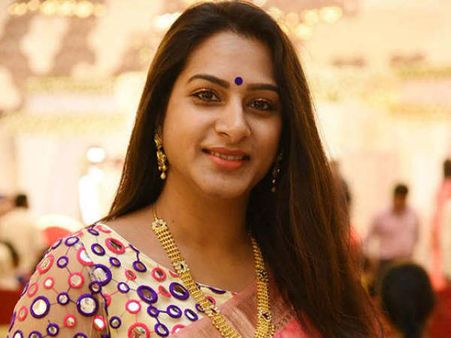 ‘ఆటా’ పేరు చెప్పగానే.... నటి సురేఖ వాణి యూఎస్ఏ వీసా తిరస్కరణ!