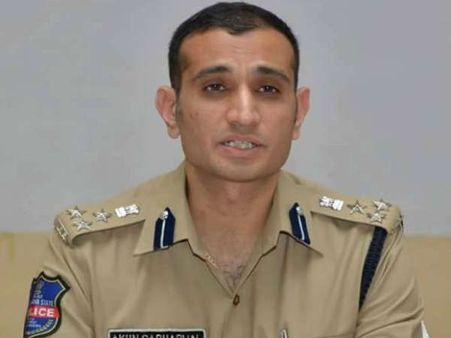 డ్రగ్స్ కేసు డీల్ చేసిన ఆఫీసర్ రంగంలోకి దిగాడు.. సినిమా హాల్స్ ఆటలు ఇక సాగవు!