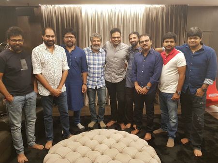 రాజమౌళి, సుకుమార్ నుంచి 'అర్జున్ రెడ్డి' సందీప్ వరకు.. క్రేజీ డైరెక్టర్స్ అందరూ అతడి ఇంట్లో!