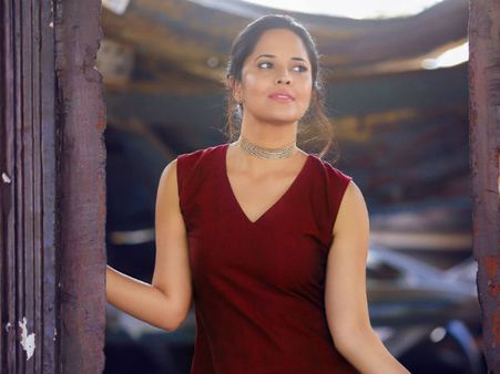 మరో పవర్ ఫుల్ పాత్రలో అనసూయ?.. రాయలసీమ డేరింగ్ లీడర్‌గా..