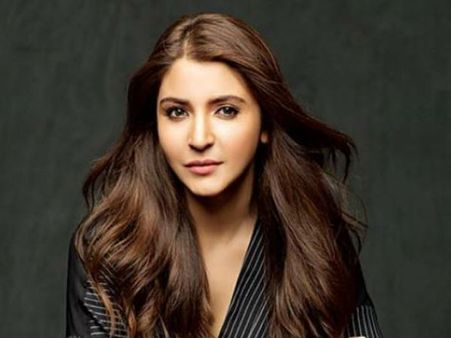 చెత్త గాడు..... రోడ్డు మీదే అతడిని కడిగేసిన అనుష్క!