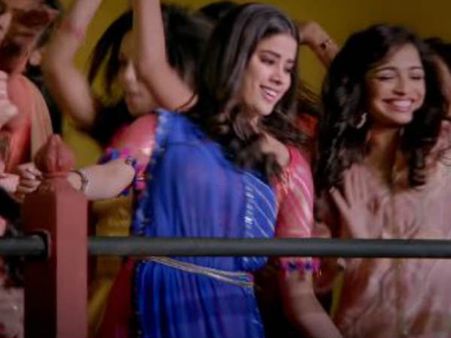 వీడియో: జింగ్..జింగ్.. జింగాత్.. రెచ్చిపోయి డాన్స్ చేసిన జాన్వీ, ఇషాన్.. 19 మిలియన్ల వ్యూస్!