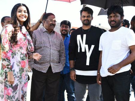 చిరంజీవితో తిరుగులేని చిత్రాలు.. తేజుకి బ్రేక్ ఇస్తాడా!