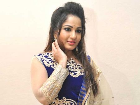 సెక్స్ రాకెట్: అమెరికాకు వెళ్ళా, భయంతో పరుపుకింద.. అమ్మాయి ఒంటరిగా దొరికితే.. మాధవీలత