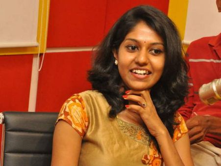 ఎన్టీఆర్ తోపు.. బిగ్ బాస్ 2లో లేక పోవడం బాధాకరం: మధుప్రియ