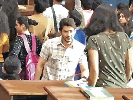 క్లాస్ రూమ్‌లో మహేష్.. కొత్త లుక్ బయటపడిందిగా!