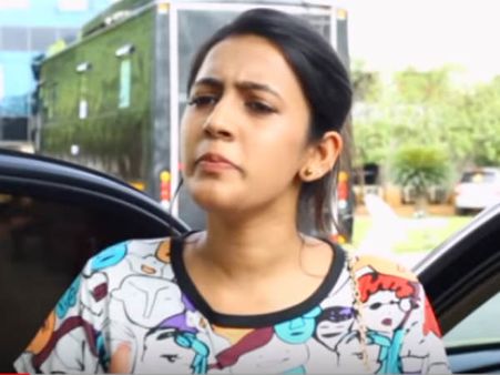 వీడియో: పెళ్లి గురించి అడగగానే దుమ్ము దులిపేసిన నిహారిక.. ఆ తరువాత ఏం జరిగిందంటే!