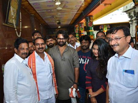 ఫోటోలు: బెజవాడ ఇంద్రకీలాద్రిపై తేజు, అనుపమ.. కనకదుర్గమ్మ దర్శనం!