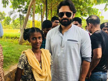 అభిమానికి క్యాన్సర్.. బాధితురాలిని కలిసిన సాయిధరమ్ తేజ్.. ఉద్వేగంతో..