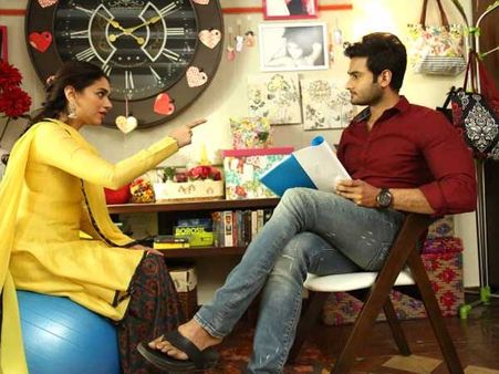 ప్రీమియర్ షో టాక్: అదితి నటనకు 'సమ్మోహనం' అవుతారు.. అదిరిపోయే సెటైర్, ఆ ఒక్కటి తప్ప!