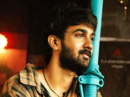 ‘పేపర్ బాయ్’‌పై భారీ ఆశలు పెట్టుకున్న సంతోష్ శోభన్