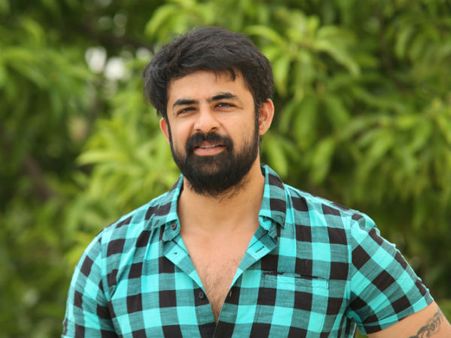 హీరోగా మారిన మరో విలన్.. కొత్త ప్రయోగంతో..