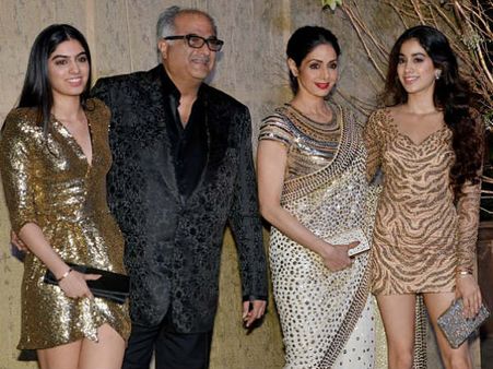 మరణానంతరం శ్రీదేవి తొలి పెళ్లిరోజు: కన్నీరు తెప్పిస్తున్న జాహ్నవి, బోనీ ట్వీట్!