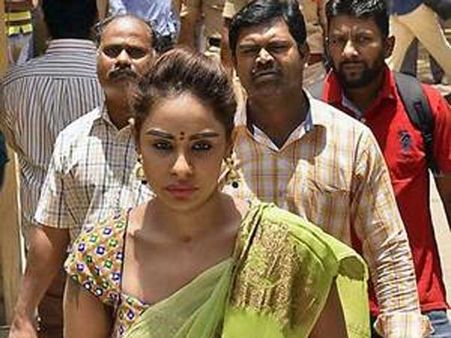 శ్రీరెడ్డి సంచలనం: చికాగో సెక్స్ రాకెట్లో తెలుగు హీరోయిన్లు, యాంకర్లు!