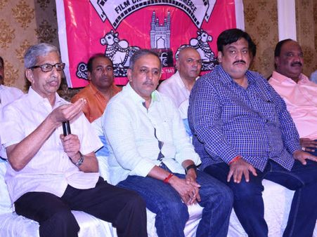 పార్కింగ్ ఫీజుల ఫ్రీ నుంచి థియేటర్లను మినహాయించాలి