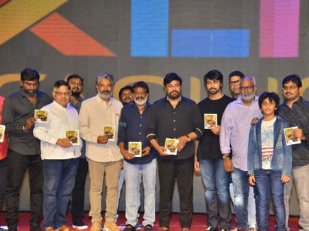 మెగాస్టార్ దగ్గరే కాదు.. ఆడియన్స్ దగ్గర కూడా మార్కులు కొట్టేసిన కళ్యాణ్, ట్రైలర్‌కు సూపర్ రెస్పాన్స్