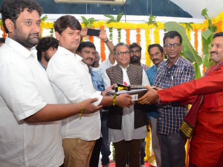 కేసీఆర్ బయోపిక్ ‘ఉద్యమ సింహం’ ప్రారంభం, కేసీఆర్ పాత్రలో ఎవరంటే?