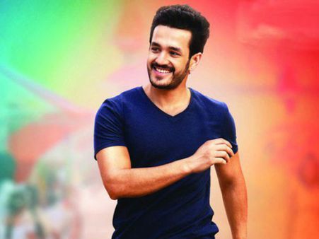 అఖిల్ సినిమాలో రాంచరణ్ 'ధృవ' భామ మెరుపులు.. పిచ్చెక్కించే ఐటమ్ నంబర్!