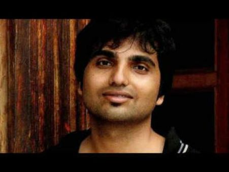 భవనంపై నుండి దూకి సినీ రచయిత ఆత్మహత్య