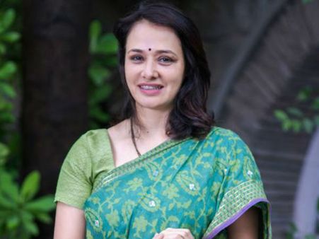 ఆ హీరోకు వ్యతిరేకంగా .... అమల అక్కినేనితో పాటు 15 మంది సంచలనం!