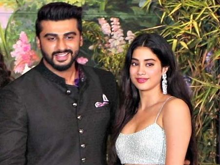 ధడక్ సినిమాపై అర్జున్ కపూర్ రివ్యూ.. చెల్లి నటన గురించి, మాటల్లేకుండా!