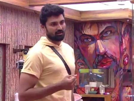 బ్లౌజ్ ఇరిటేట్ చేయడం వల్లే.. భానుశ్రీ! ఛీ.. అంత గలీజ్‌గా మాట్లాడొద్దు సమ్రాట్