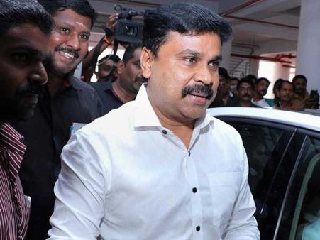 అగ్గి రాజేసుకుంది.. ఆ ముగ్గురు నటీమణులతో పాటు మరో 100 మంది కూడా!