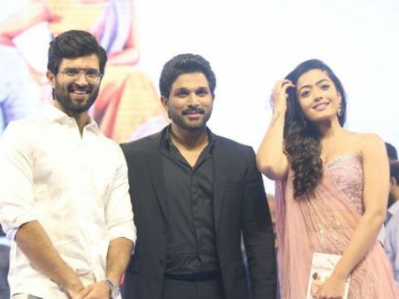 బన్నీని భయపెట్టిన అభిమాని, ఫ్యాన్స్‌కు నిరాశ.. అల్లు అర్జున్ చెప్పినా ఒప్పుకోని హీరోయిన్స్!