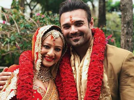 ఓ వైపు రేప్ కేసు... సంతోషంగా అతడినే పెళ్లాడిన హీరోయిన్!