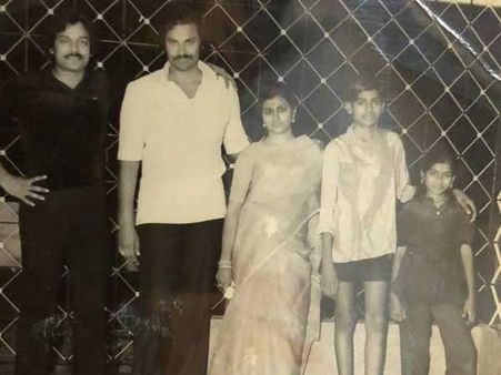 ఆ వ్యాధి నుండి తేరుకుని, ఏడో క్లాసులో.... అరుదైన ఫోటో షేర్ చేసిన పవన్ కళ్యాణ్!