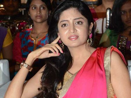 మిస్టర్ డైరెక్టర్.. నా దగ్గర కాదు, ఎన్నారై హీరోయిన్ల వద్ద చేసుకో.. రేణుదేశాయ్ బాటలో పూనమ్ కౌర్!